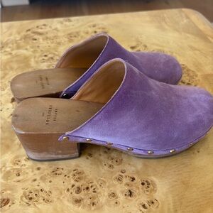 Sezane lavender suede clogs.
